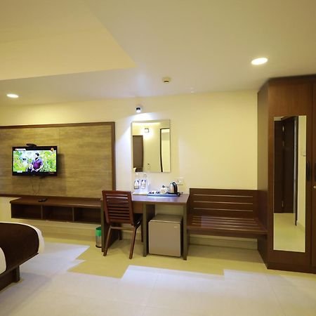Arctic Hotel Kochi Bagian luar foto