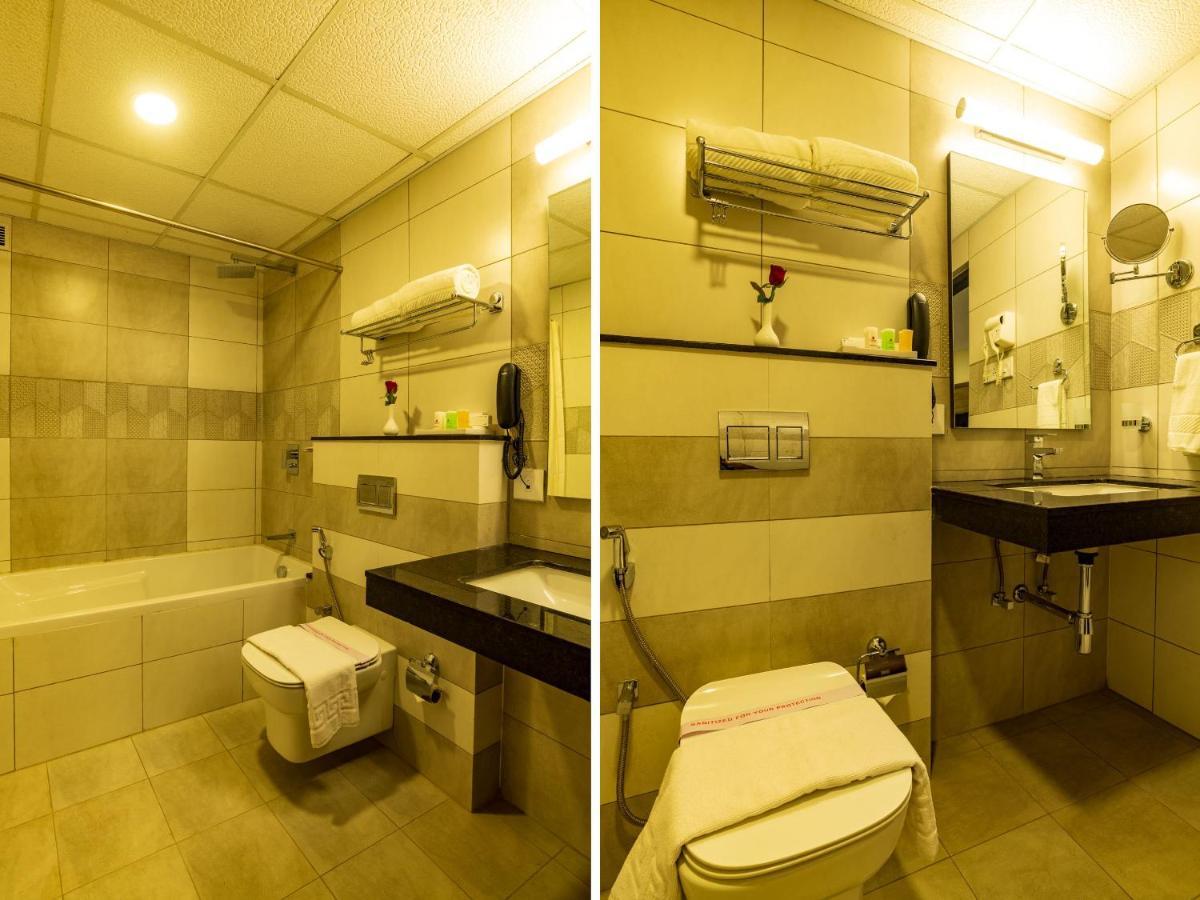 Arctic Hotel Kochi Bagian luar foto