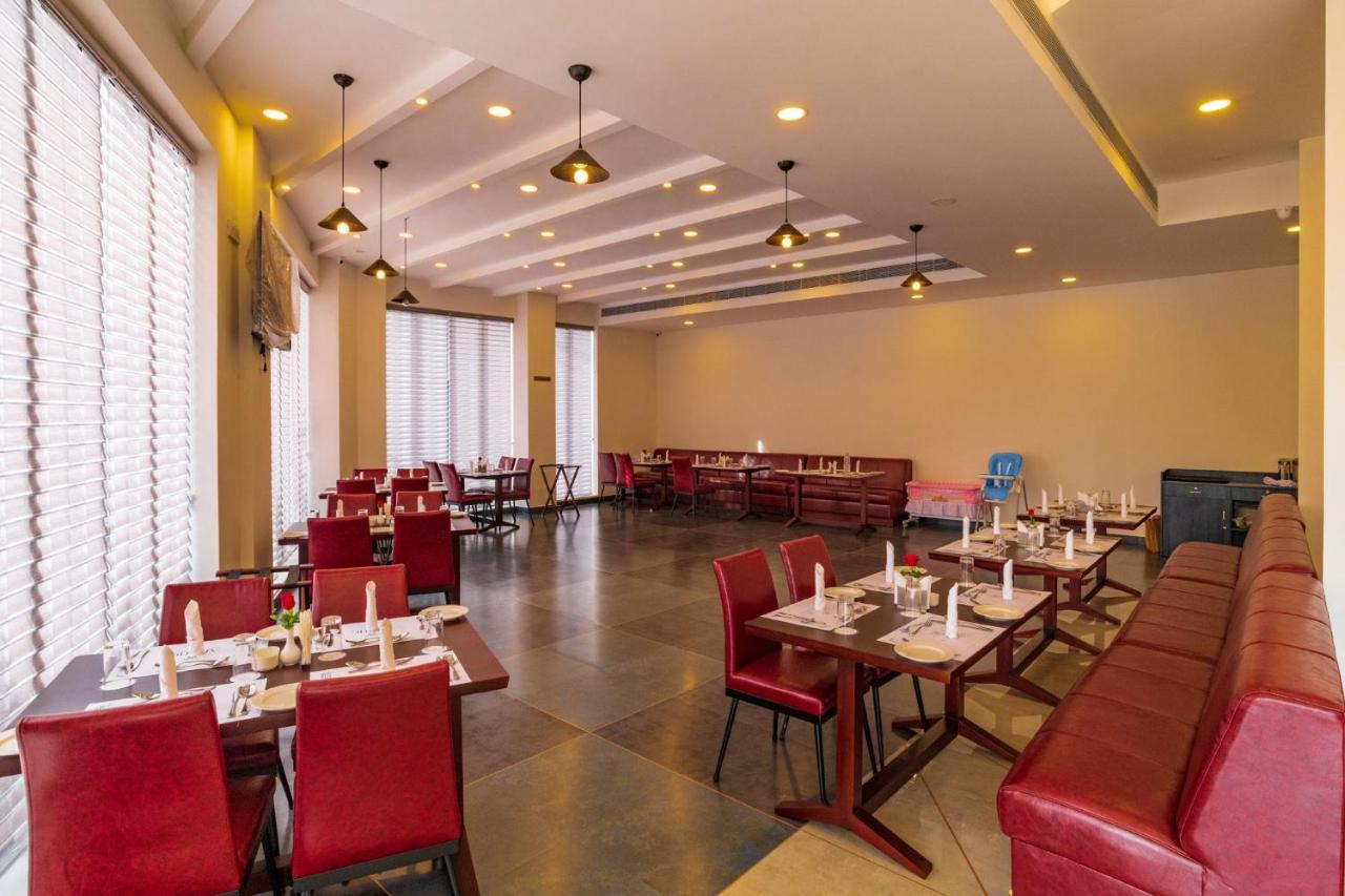 Arctic Hotel Kochi Bagian luar foto