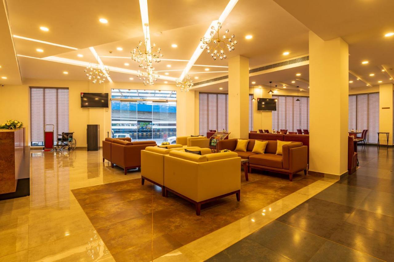 Arctic Hotel Kochi Bagian luar foto
