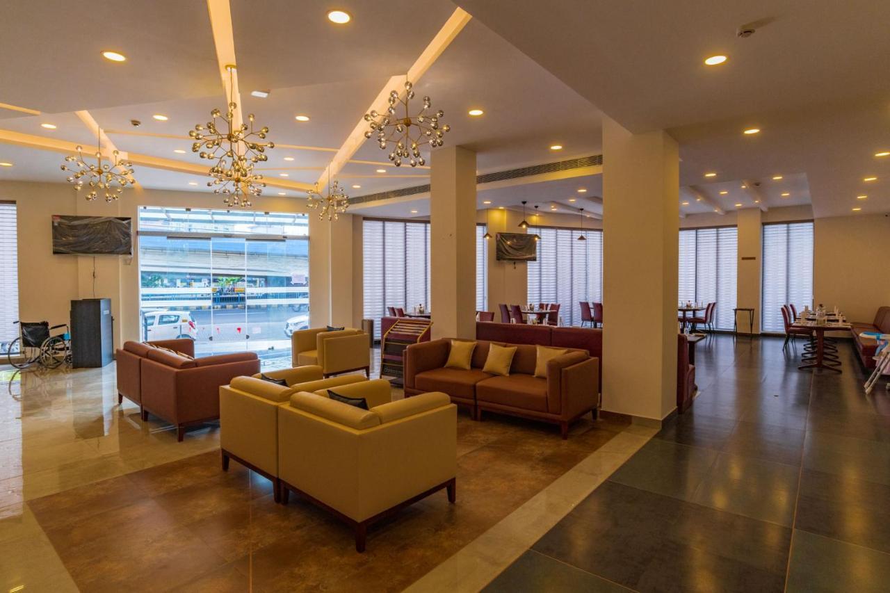 Arctic Hotel Kochi Bagian luar foto