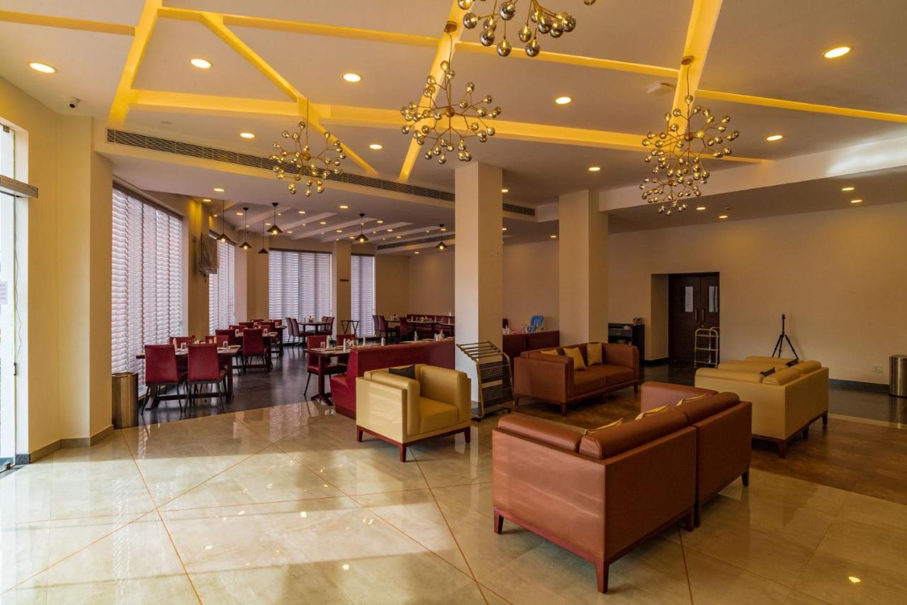 Arctic Hotel Kochi Bagian luar foto