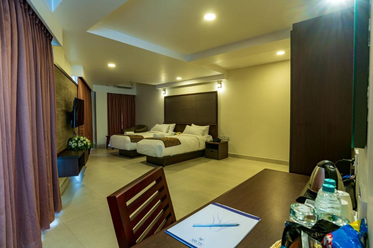 Arctic Hotel Kochi Bagian luar foto