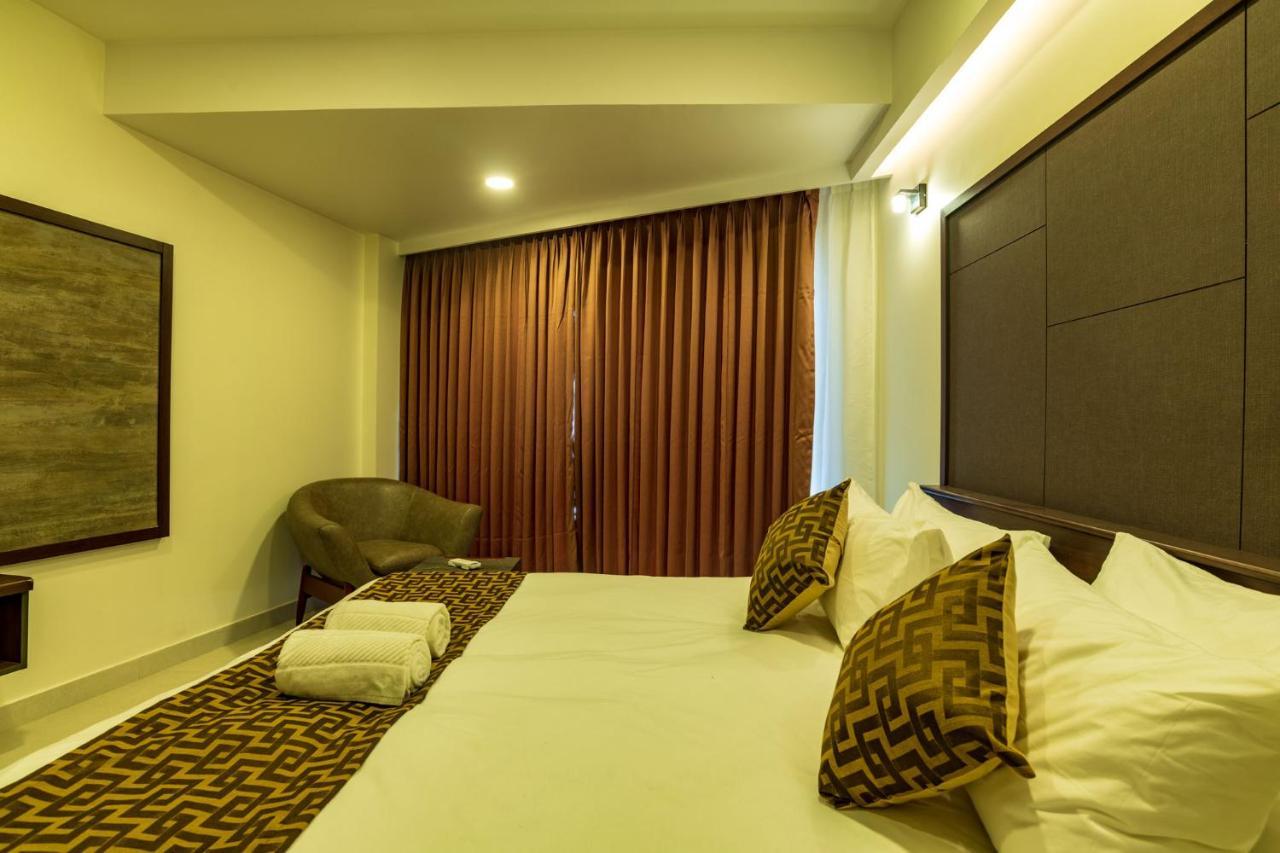 Arctic Hotel Kochi Bagian luar foto