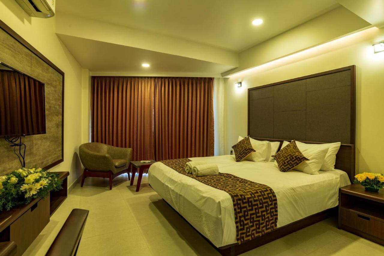 Arctic Hotel Kochi Bagian luar foto