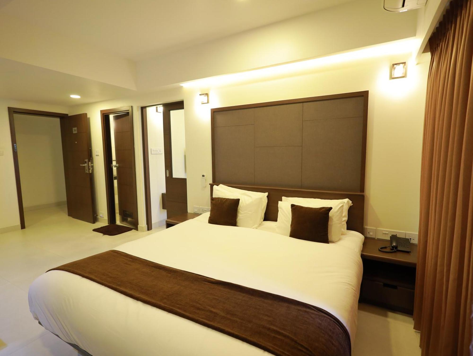 Arctic Hotel Kochi Bagian luar foto